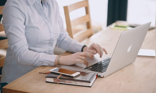 woman-gba4d4b43e_1920